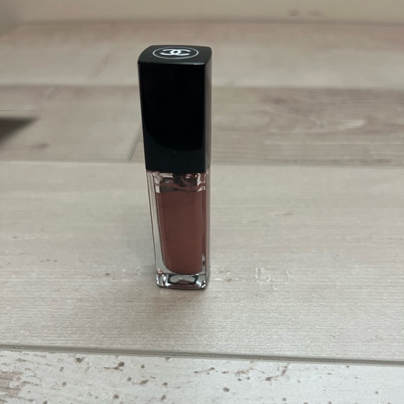 Chanel Makeup - Picture 1 of 2